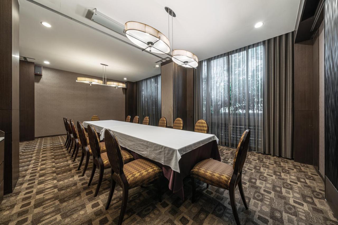 Taipung Suites Tainan Exteriör bild