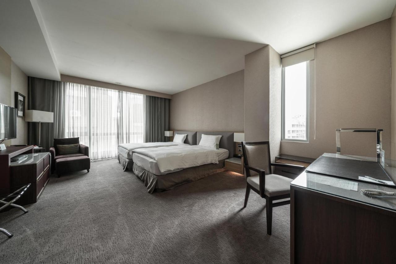 Taipung Suites Tainan Exteriör bild