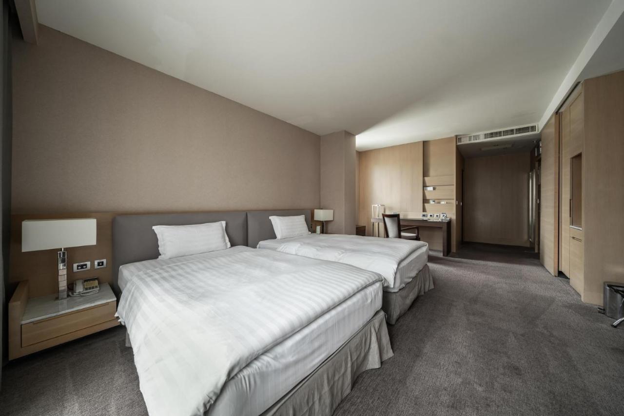 Taipung Suites Tainan Exteriör bild