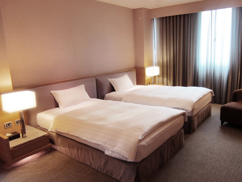 Taipung Suites Tainan Exteriör bild