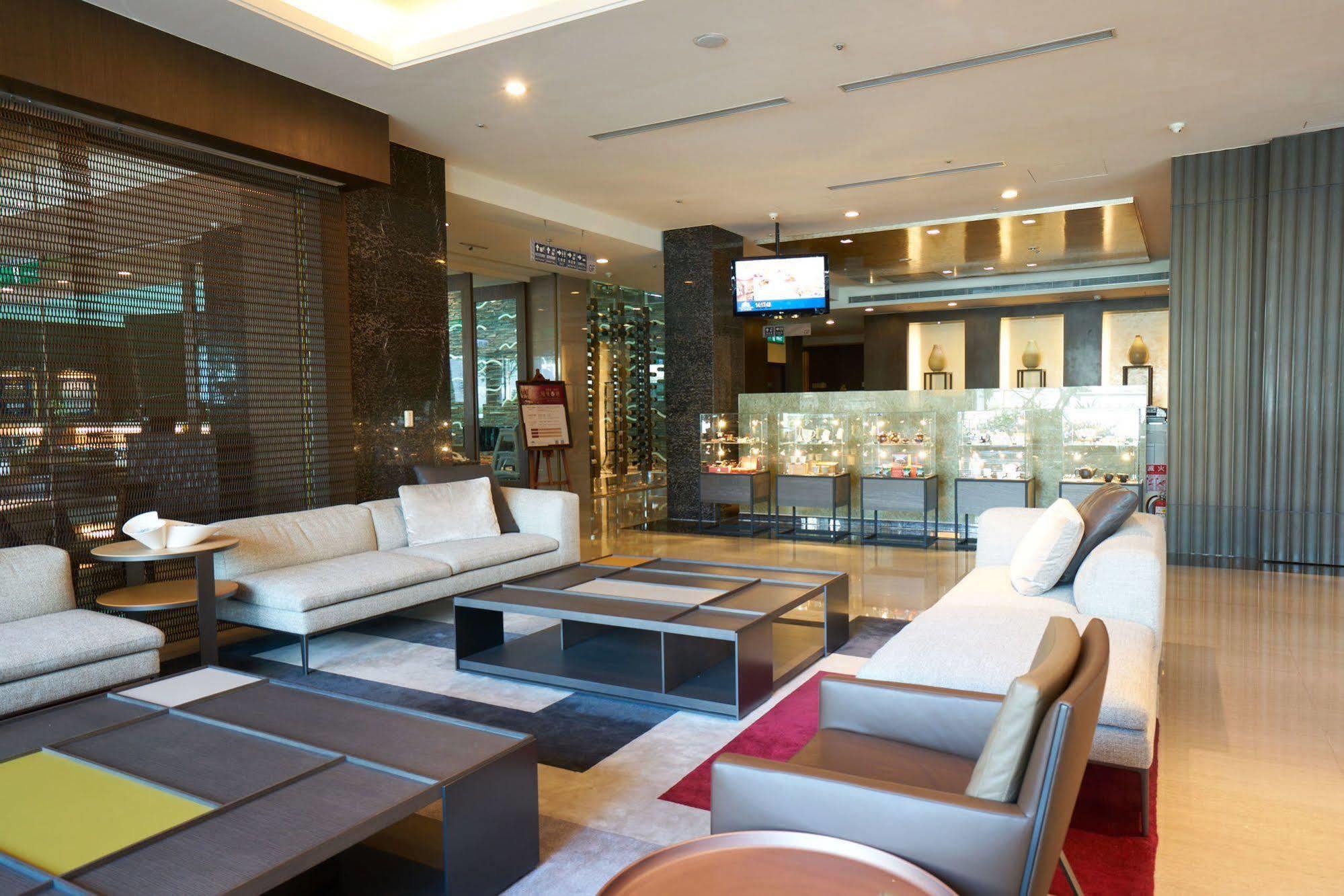 Taipung Suites Tainan Exteriör bild