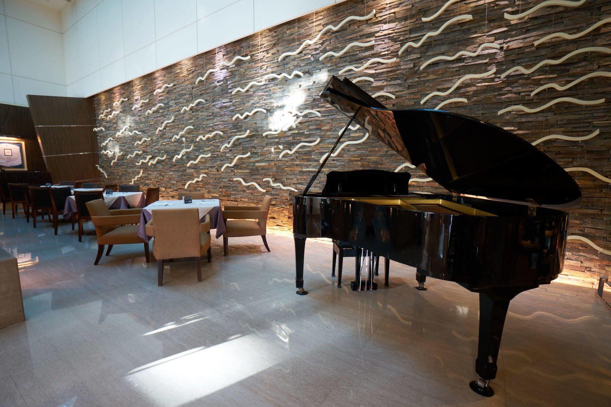 Taipung Suites Tainan Exteriör bild