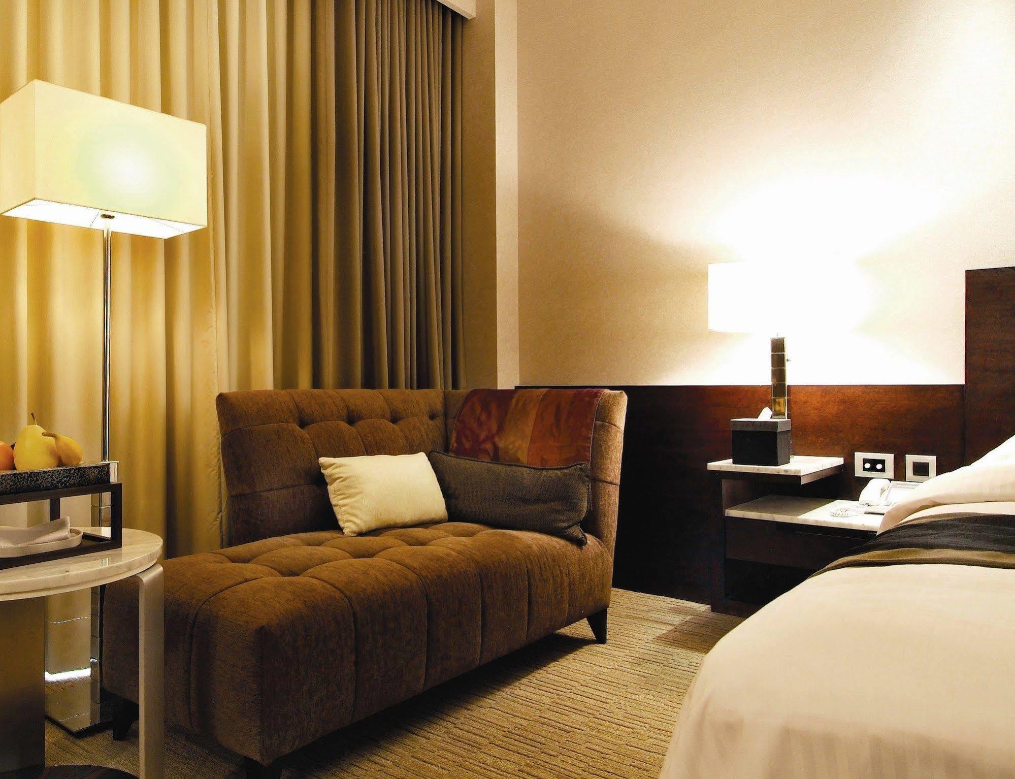 Taipung Suites Tainan Exteriör bild